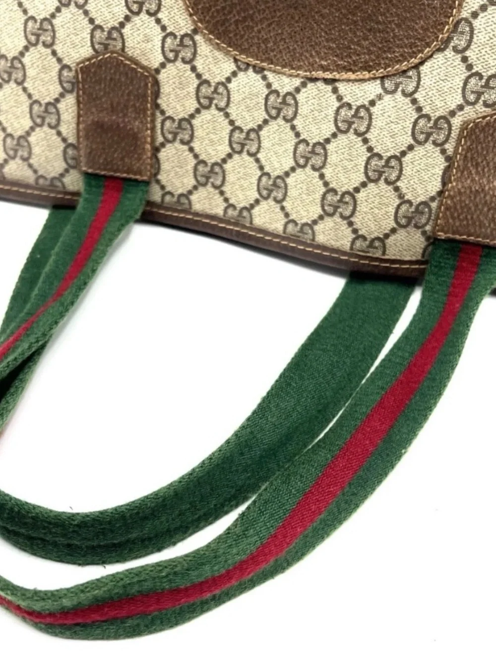 Authentic Gucci Beige GG Supreme Canvas Tote with Green and Red Strap. - Picture 7 of 9